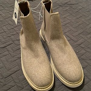 UNIVERSAL THREAD
Women’s Dawn Fashion Sneakers Boots